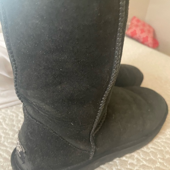 Black Standard Length Ugg Boots - Picture 4 of 6